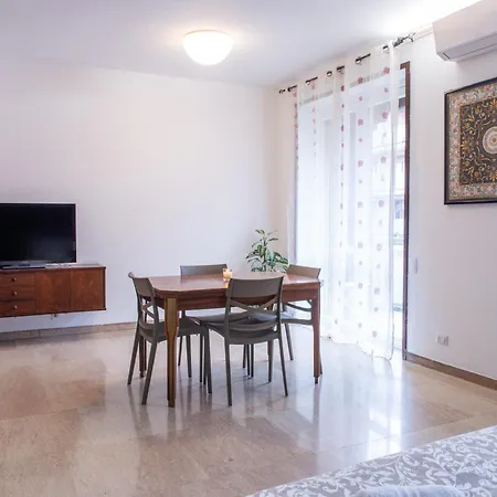 Centrale Vicino Metro E Duomo, Con 2 Bagni E Aria Condizionata Apartment