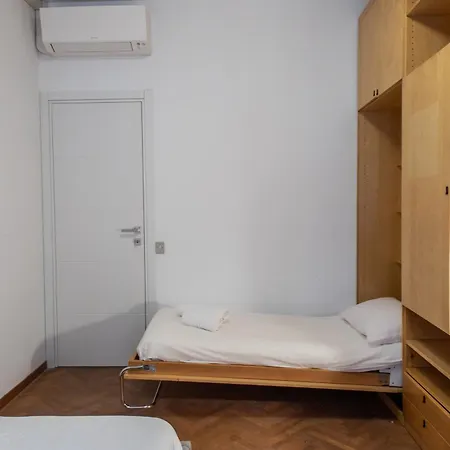Centrale Vicino Metro E Duomo, Con 2 Bagni E Aria Condizionata Apartment